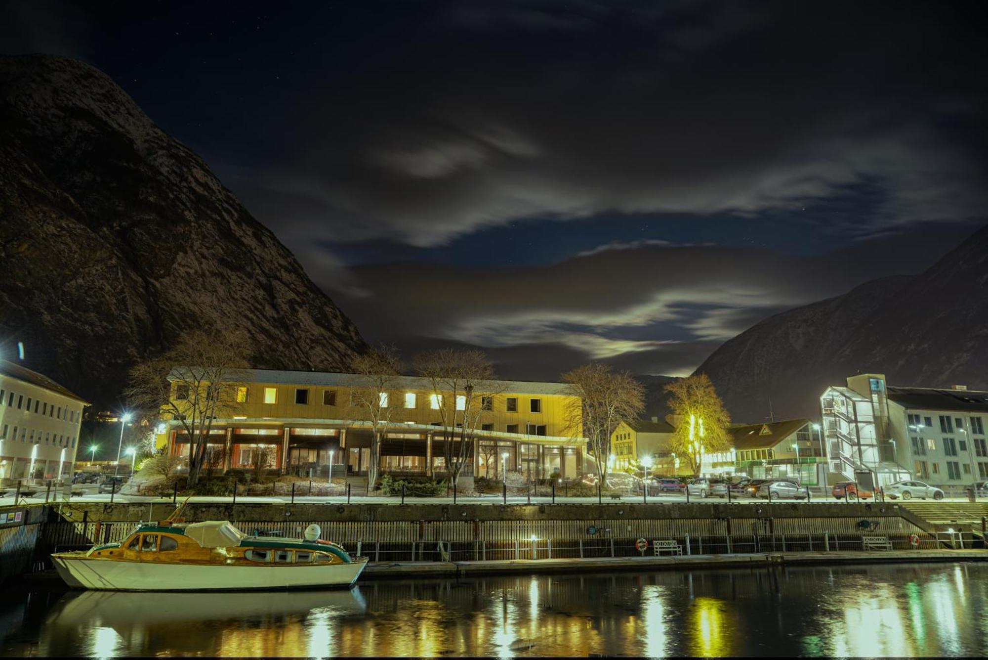 克林根贝格酒店 Årdalstangen 外观 照片